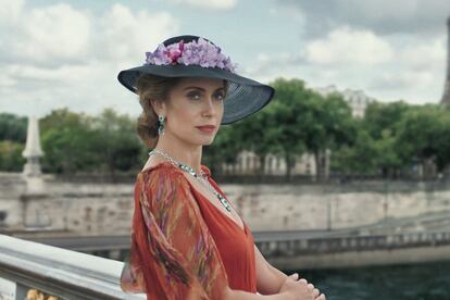 Catherine Deneuve recrea algunos de sus personajes más icónicos en el último vídeo de Cartier. En la imagen, en su papel de Eliane Devries en 'Indochina'.