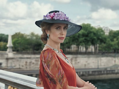 Catherine Deneuve recrea algunos de sus personajes más icónicos en el último vídeo de Cartier. En la imagen, en su papel de Eliane Devries en 'Indochina'.