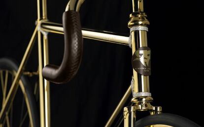 La bicicleta de oro con cristales Swarovski de Aurumania, una edici&oacute;n limitada. Cada ejemplar vale 80.000 euros.