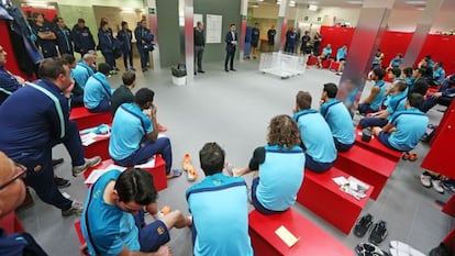 Bartomeu se presenta ante los jugadores.