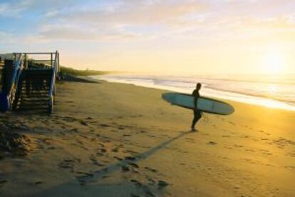 Surfista en la península de Bellarine, en Australia.