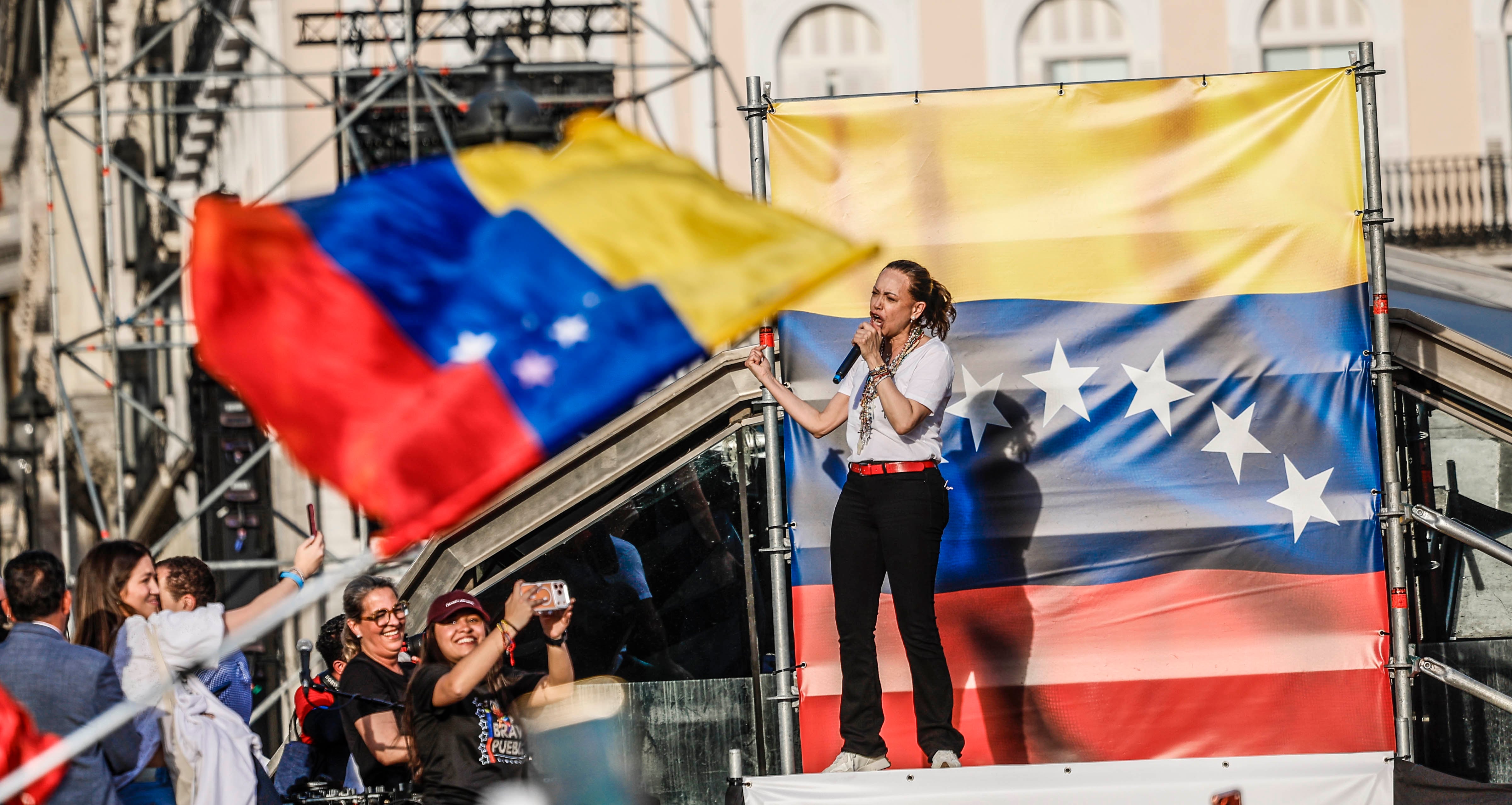 Los diálogos con el chavismo fracturan a la oposición venezolana