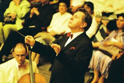 El fundador de la orquesta de México, Enrique Bátiz, actúa esta noche en Granada.