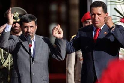 Los presidentes de Irán y Venezuela, Mahmud Ahmadineyad y Hugo Chávez