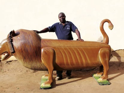 Un fotograma del documental 'Paa Joe and the lion'.