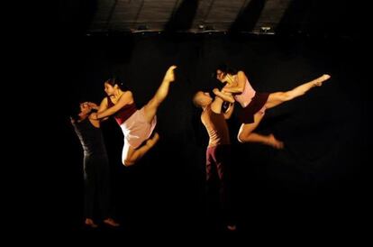 La compa&ntilde;&iacute;a boliviana Vidanza presenta el espect&aacute;culo &#039;Deseo&#039;