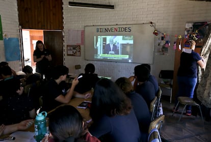 Estudiantes en la escuela Amaranta Gómez para infancias trans, en Santiago, en 2018.