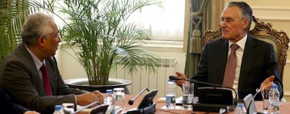 De izquierda a derecha, António Costa y Aníbal Cavaco, en el palacio de Belém el pasado viernes.