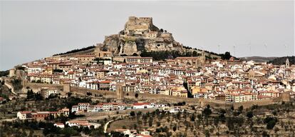 En una imagen cedida por Joan Antoni Vicent, el municipio de Morella, con su castillo en la cima.