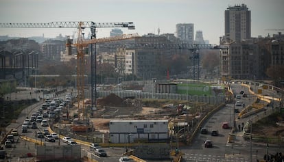 Obras en la plaza de las Glòries de Barcelona.