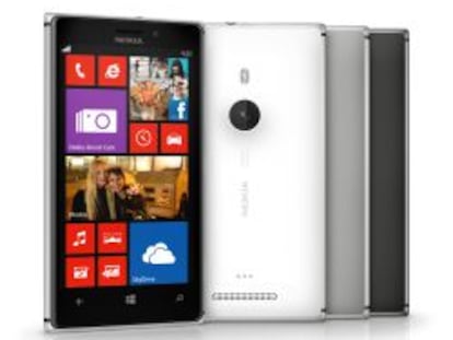 El nuevo Lumia 925 se carga de forma inal&aacute;mbrica.