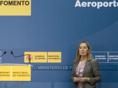 Ana Pastor inaugura la nueva terminal del aeropuerto de Peinador en Vigo.