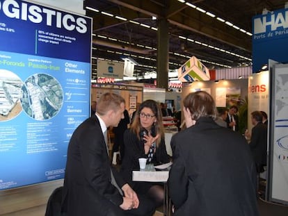 La consejera de Política Territorial, Ana Oregi, en un reciente encuentro logístico en París.