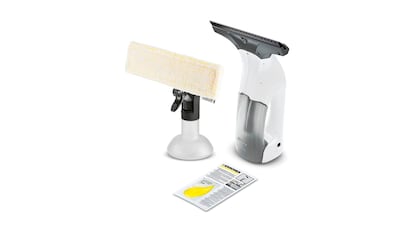 Ofertas de primavera productos de limpieza sobre fondo blanco.