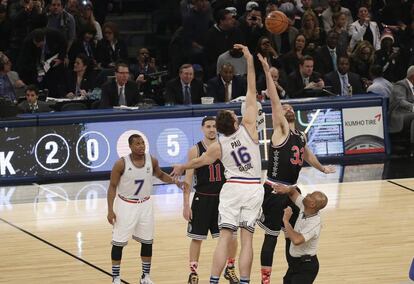 Salto de los hermanos Gasol.