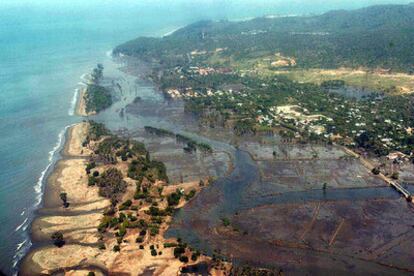 La costa de Banda Aceh, en Indonesia, anegada por el maremoto.