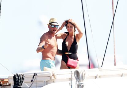 El empresario italiano Lapo Elkann y la modelo Shermine Shahrivar, su última novia, han iniciado sus vacaciones en Saint Tropez.
