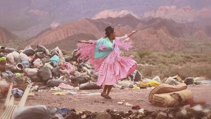 'Ramita seca, la colonialidad permanente' (2019), vídeo de Bartolina Xixa, se exhibe en Gropius Bau, una de las sedes de la Bienal de Berlín. 