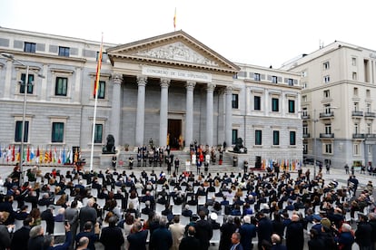 Vista general del acto de homenaje a la Constitución, a las puertas del Congreso de los Diputados. 