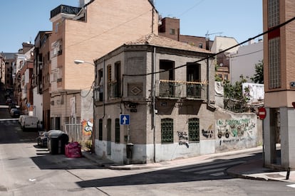 Casa de estilo neomudéjar okupada en el barrio de Tetuán.