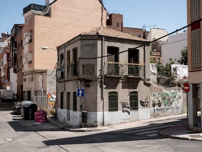 Casa de estilo neomudéjar okupada en el barrio de Tetuán.