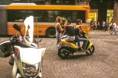 Motos en la plaza de la Independencia.