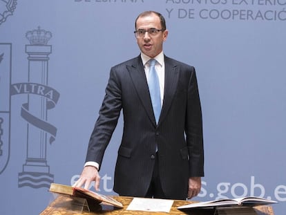 Camilo Villarino, durante su toma de posesión como director del gabinete del ministro de Asuntos Exteriores, en julio de 2017, con Alfonso Dastis como ministro de Exteriores.