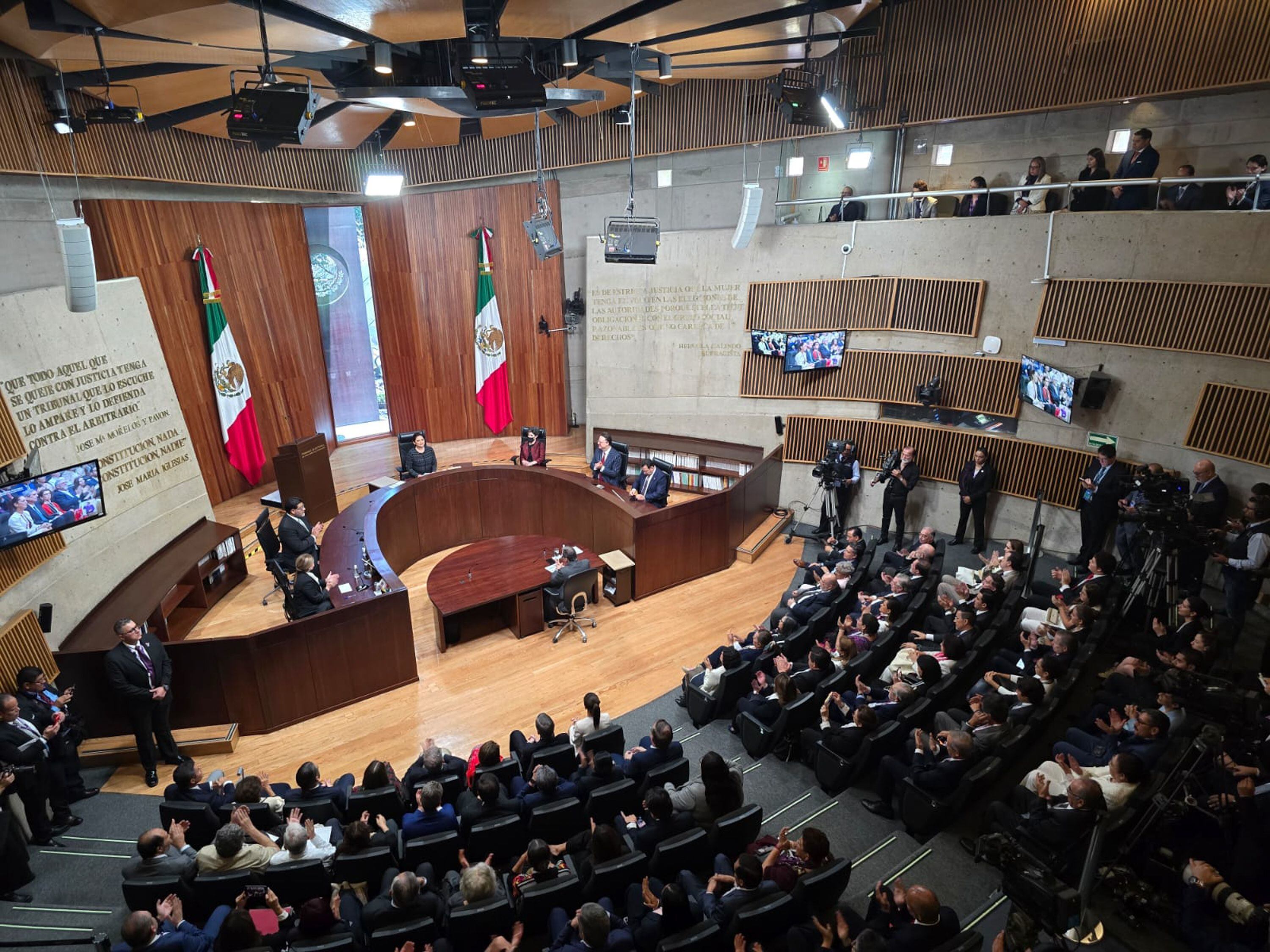 Sheinbaum celebra la orden del Tribunal Electoral para que el comité del Poder Judicial reanude el proceso de selección de candidatos a jueces