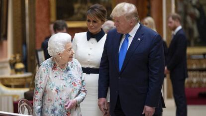  La reina Isabel recibe a Donald Trump. 