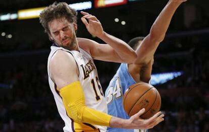 Gasol, tras recibir el codazo de McGee.