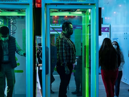 Un filtro de desinfección en la entrada de la Feria Internacional del Libro de Guadalajara, este sábado.