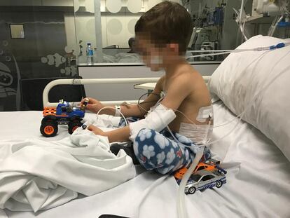 La estancia hospitalaria de su hijo pequeño.