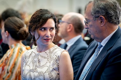 La presidenta de la Comunidad de Madrid, Isabel Díaz Ayuso (PP), durante el acto de entrega de las Medallas de Honor con motivo de la festividad de San Isidro, en la Galería de Cristal del Palacio de Cibeles, este jueves.