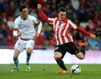 Aduriz, en un partido ante el granada en 2014.