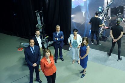 Los candidatos a lehendakari posan en las instalaciones de ETB antes del debate electoral.EITB / EFE