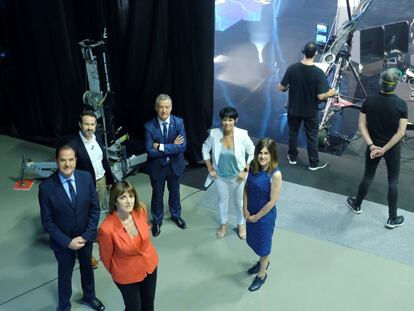 Los candidatos a lehendakari posan en las instalaciones de ETB antes del debate electoral.EITB / EFE