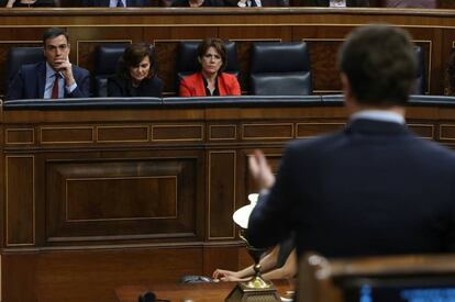 Intervención de Pablo Casado en el Congreso ante Pedro Sánchez, la vicepresidenta del Gobierno, Carmen Calvo, y la ministra de Justicia, Dolores Delgado.