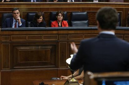 Intervención de Pablo Casado en el Congreso ante Pedro Sánchez, la vicepresidenta del Gobierno, Carmen Calvo, y la ministra de Justicia, Dolores Delgado.