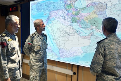 El comandante en jefe del ejército iraní, Amir Hatami, en una reunión del ejército.