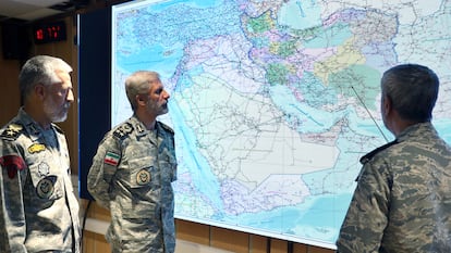 El comandante en jefe del ejército iraní, Amir Hatami, en una reunión del ejército.