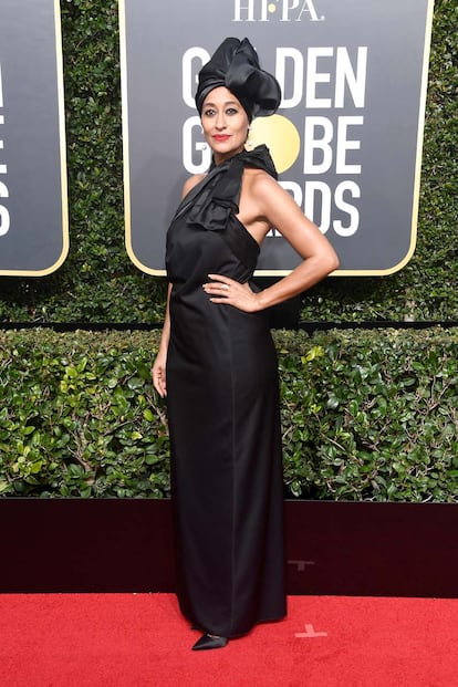 La actriz Tracee Ellis Ross, muy activa en redes sociales para apoyar el negro en esta alfombra roja, se sumó a la tendencia del turbante. Detrás de su vestido está Marc Jacobs.