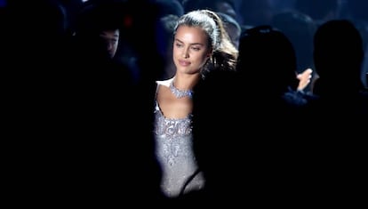 Irina Shayk en la gala amFAR 2016.