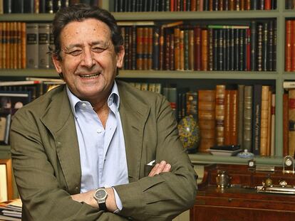 Alfonso Ussía: «Nunca llevaría zapatos de rejilla ni calcetines tobilleros»