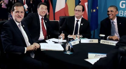 El presidente del Gobierno español, Mariano Rajoy en una reunión de trabajo sobre la Asociación Transatlántica para el Comercio y la Inversión con el primer ministro de Italia, Matteo Renzi (segundo por la izquierda), el presidente de Francia, Francois Hollande (segundo por la derecha), y el presidente de EE UU, Barack Obama (derecha)