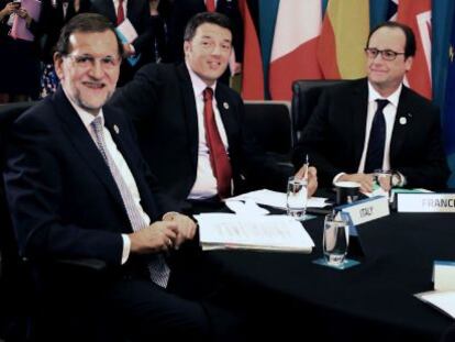 El presidente del Gobierno español, Mariano Rajoy en una reunión de trabajo sobre la Asociación Transatlántica para el Comercio y la Inversión con el primer ministro de Italia, Matteo Renzi (segundo por la izquierda), el presidente de Francia, Francois Hollande (segundo por la derecha), y el presidente de EE UU, Barack Obama (derecha)