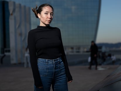 Anna Pacheco, en el mirador del Mediterráneo en la Barceloneta.