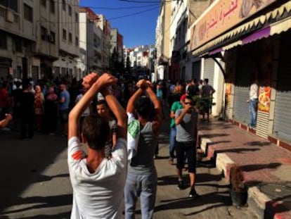 Miles de jóvenes rifeños desafían la amenaza de cárcel en Marruecos para manifestarse