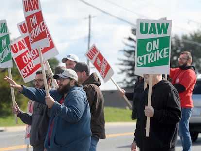 Members of UAW Local 171 picket outside a Mack Trucks facility in Hagerstown, Md. after going on strike Monday, Oct. 9, 2023