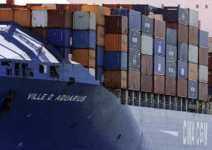 La huelga de unos 14.500 estibadores en al menos 14 puertos podría causar pérdidas por miles de millones de dólares, en un momento en que la economía de EE.UU. hace frente en paralelo a la amenaza del "precipicio fiscal". EFE/Archivo