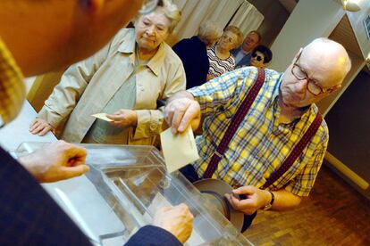 Francia se mira a s misma y se dispone a librar una batalla interna en la que poco cuentan los intereses y los problemas de los ciudadanos de la Europa comunitaria. El resultado, igualmente, ser gestionado en clave interna, con la vista puesta en las elecciones presidenciales de 2007.